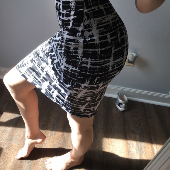 🚫SOLD🚫Body Con Dress - Picture 3 of 4